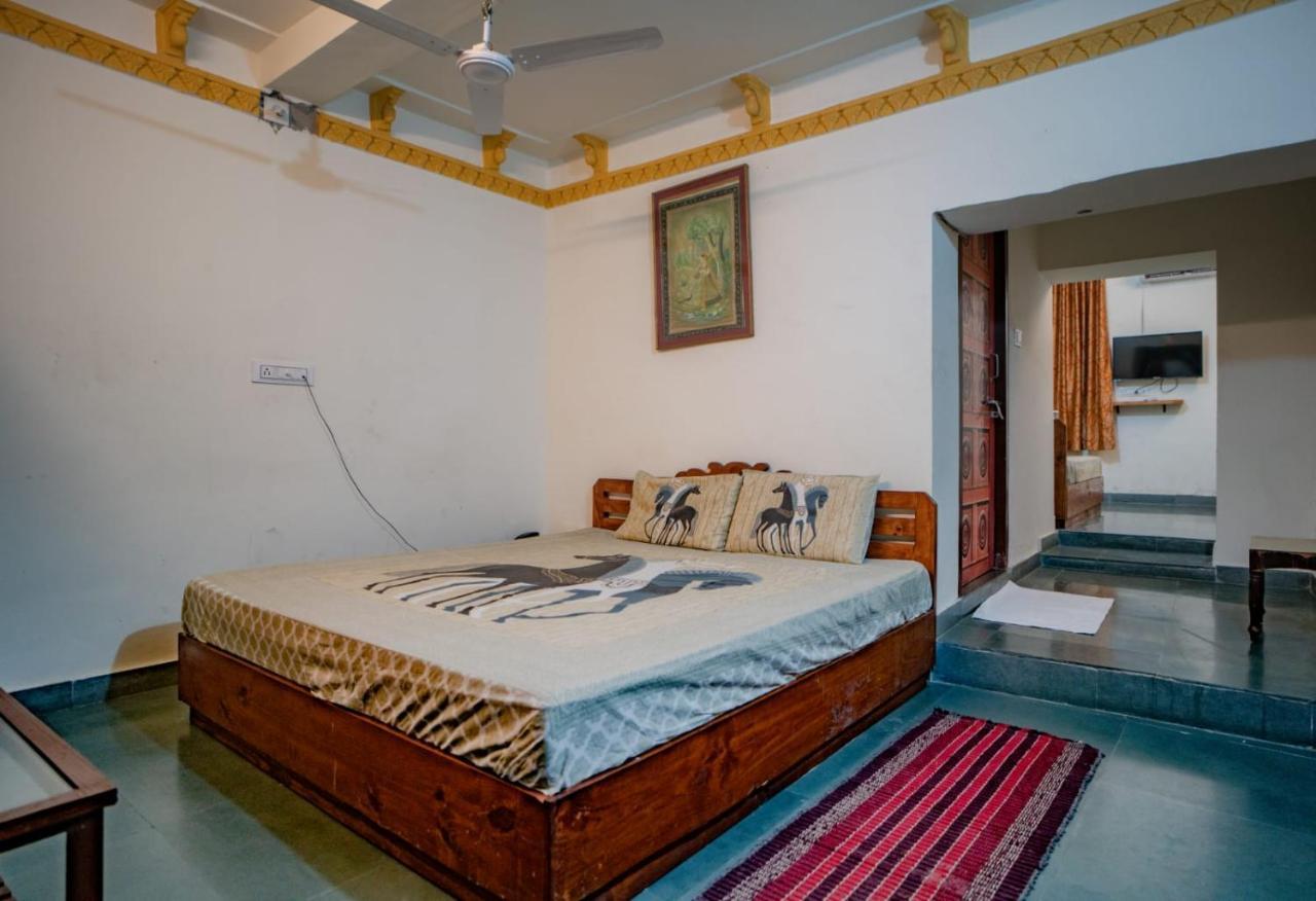Hotel Ambavgarh Palace Udaipur Exteriör bild