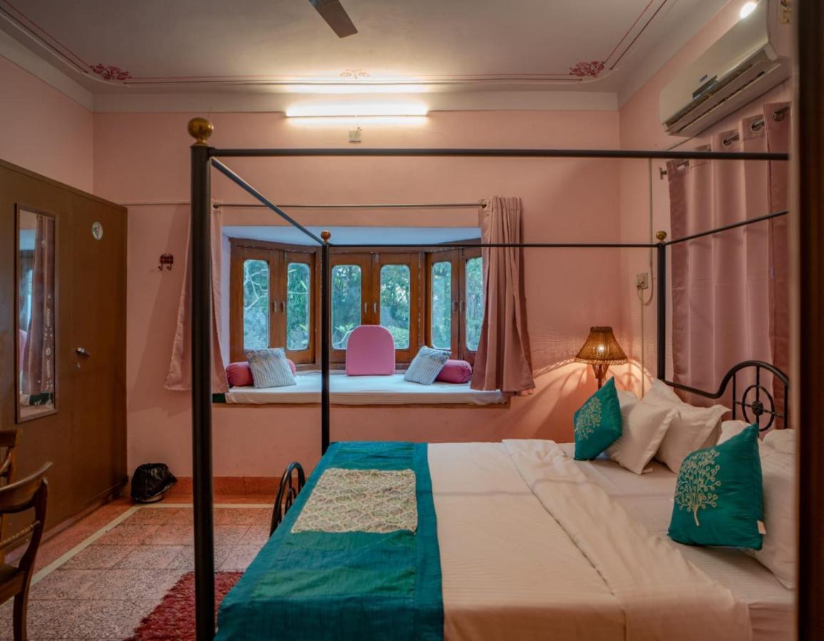 Hotel Ambavgarh Palace Udaipur Exteriör bild