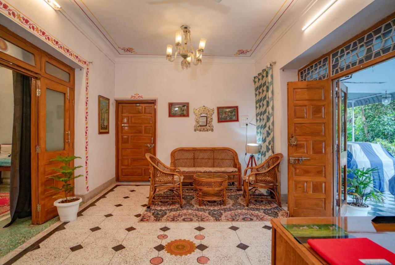 Hotel Ambavgarh Palace Udaipur Exteriör bild