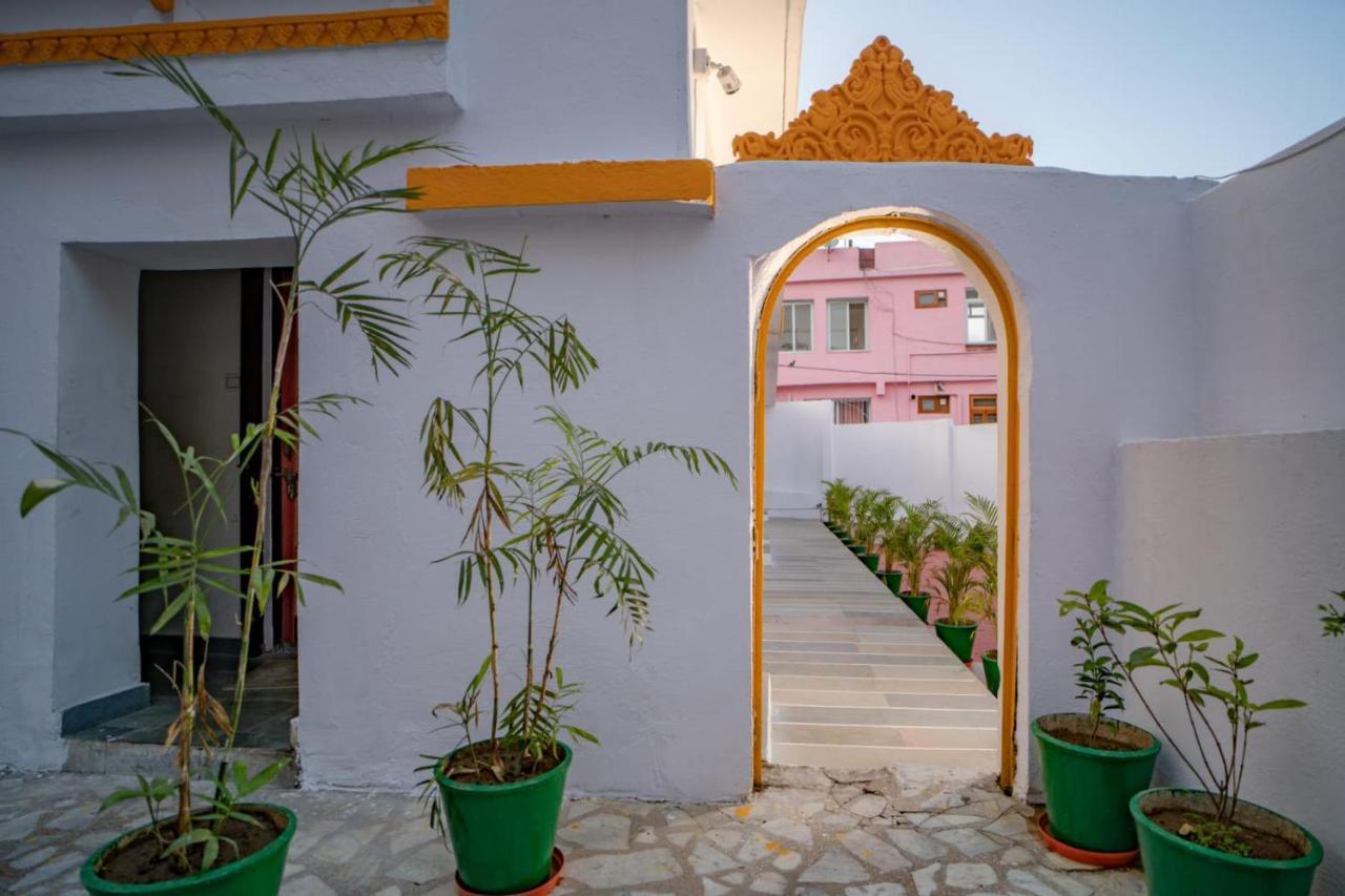 Hotel Ambavgarh Palace Udaipur Exteriör bild