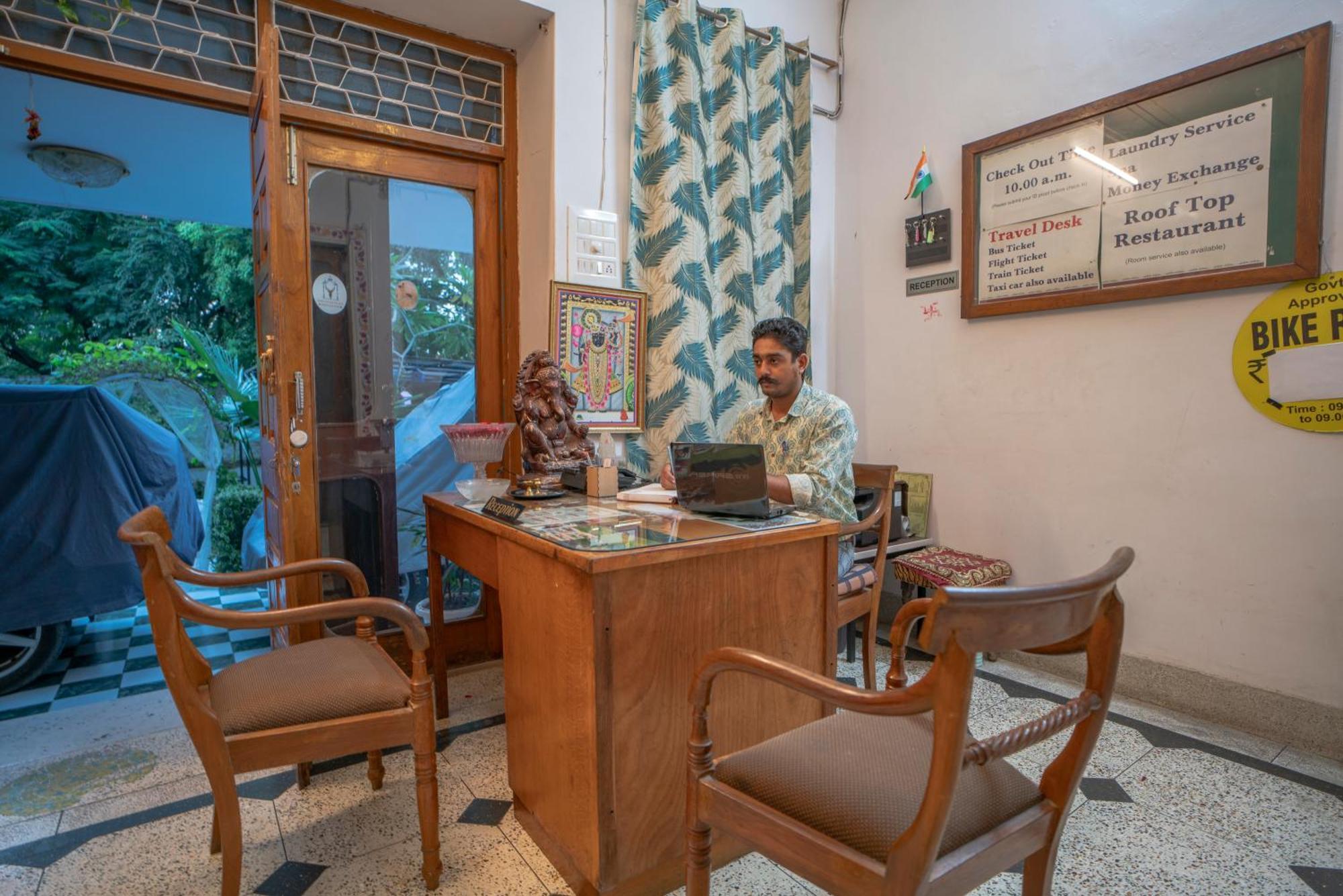 Hotel Ambavgarh Palace Udaipur Exteriör bild