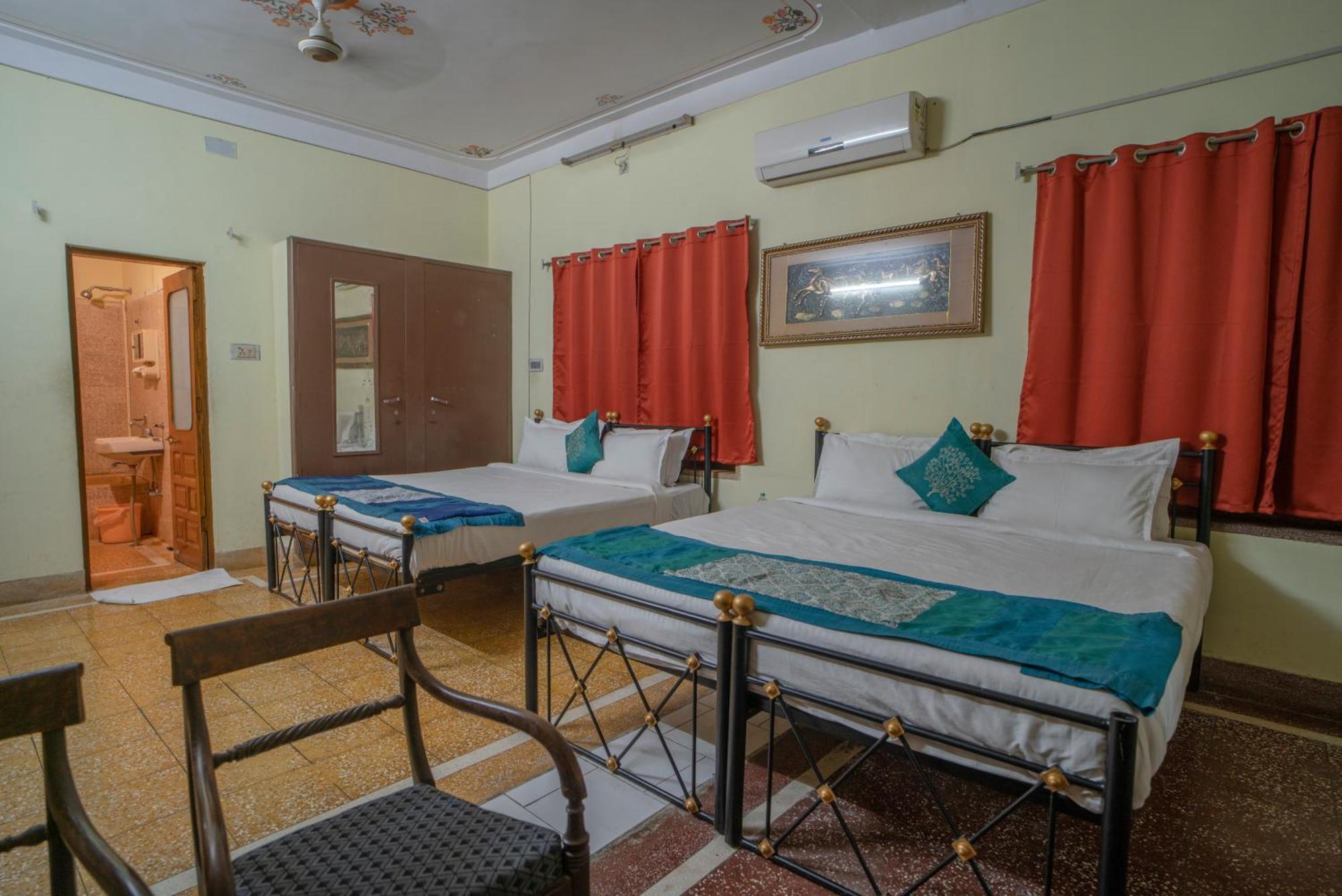 Hotel Ambavgarh Palace Udaipur Exteriör bild