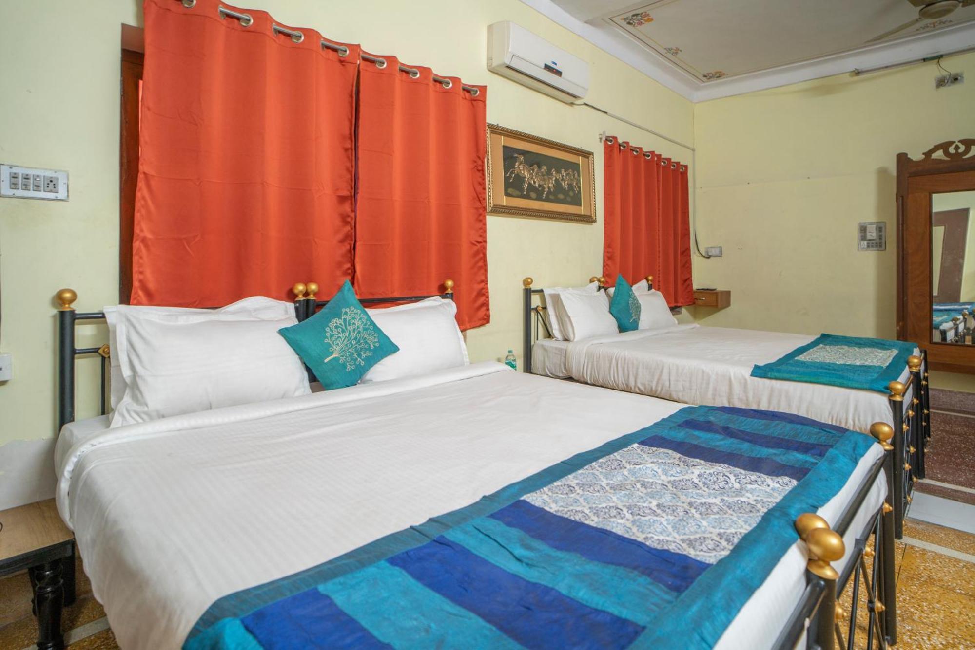 Hotel Ambavgarh Palace Udaipur Exteriör bild