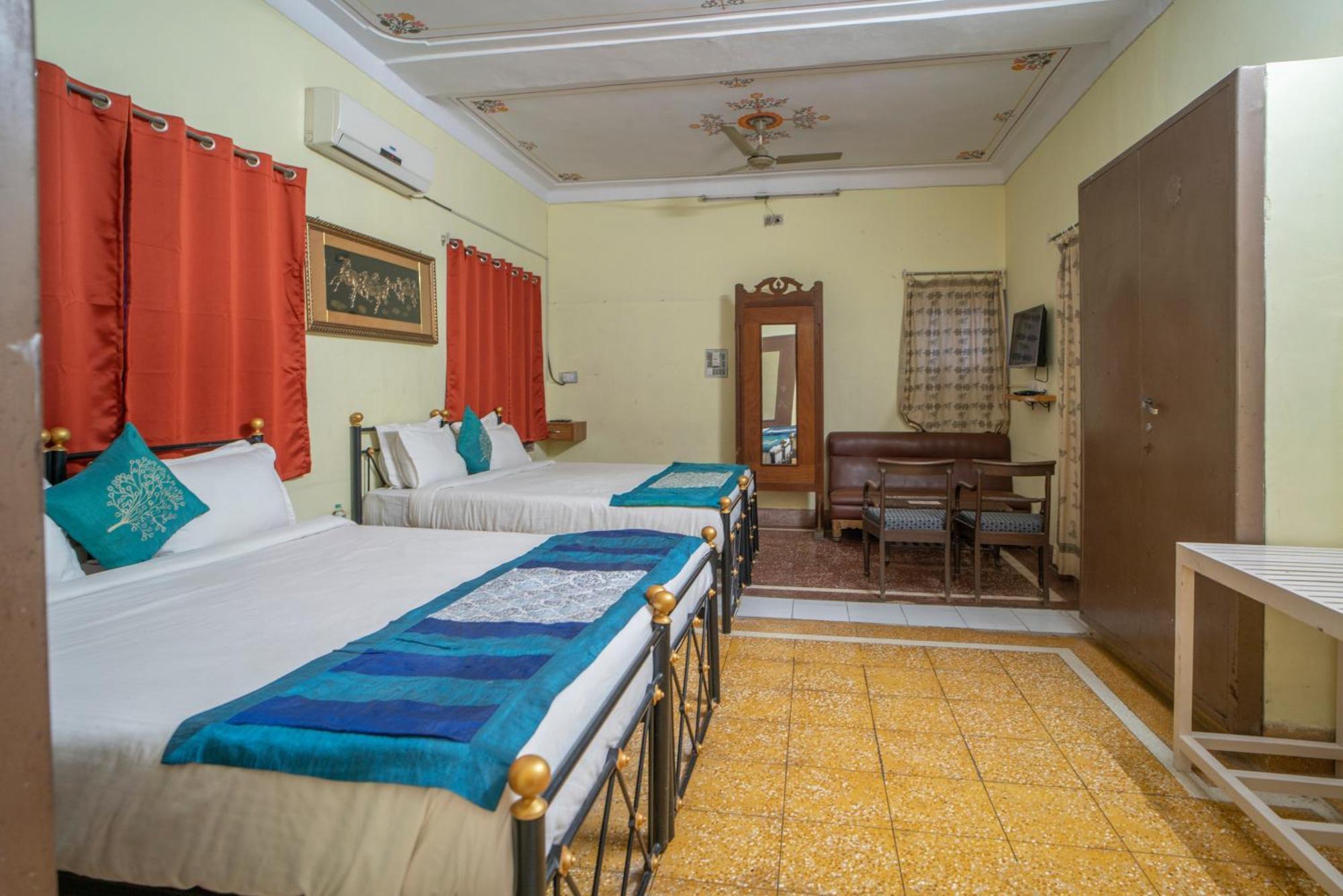 Hotel Ambavgarh Palace Udaipur Exteriör bild