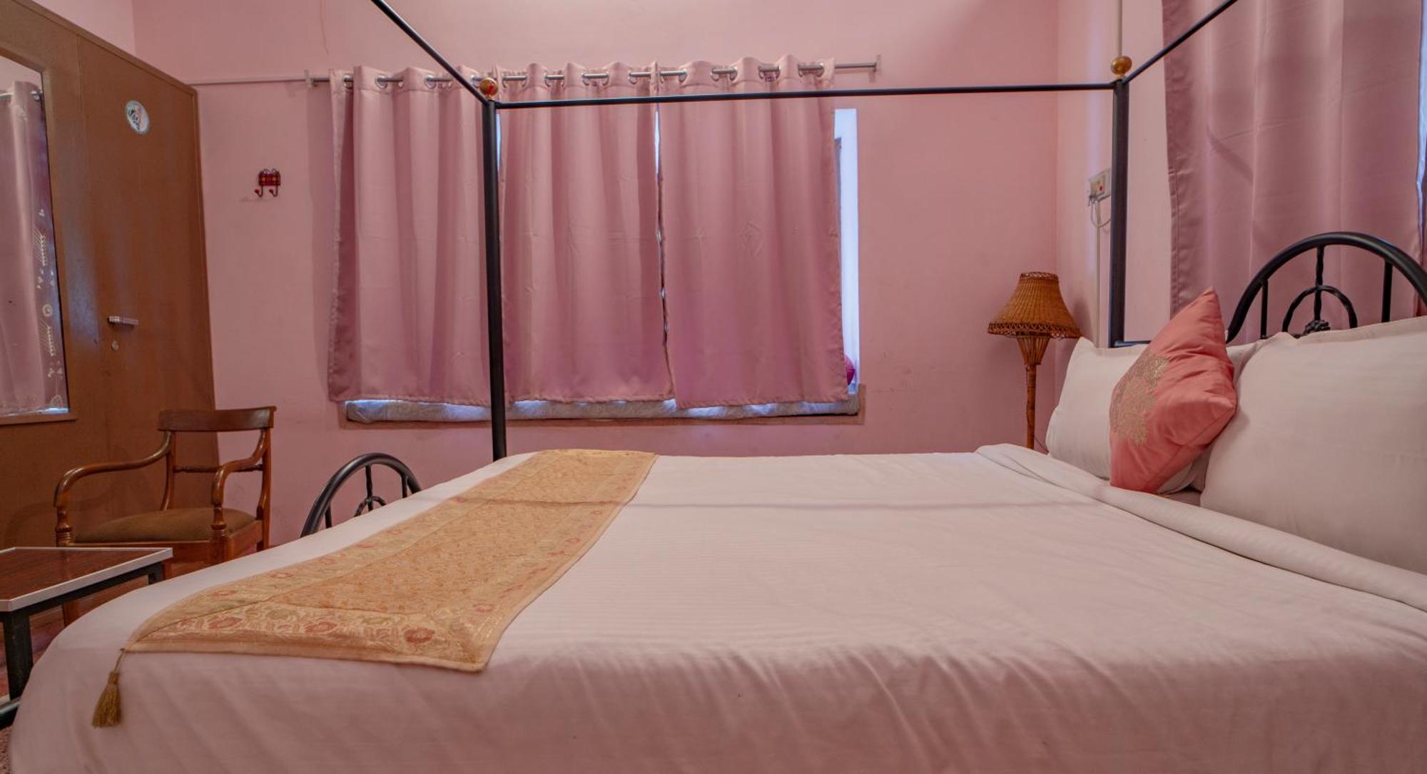 Hotel Ambavgarh Palace Udaipur Exteriör bild