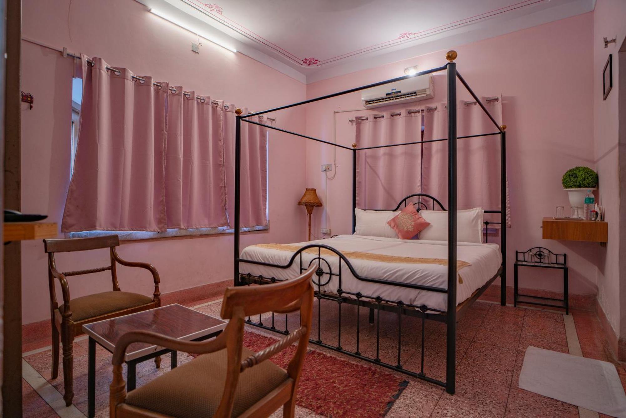 Hotel Ambavgarh Palace Udaipur Exteriör bild