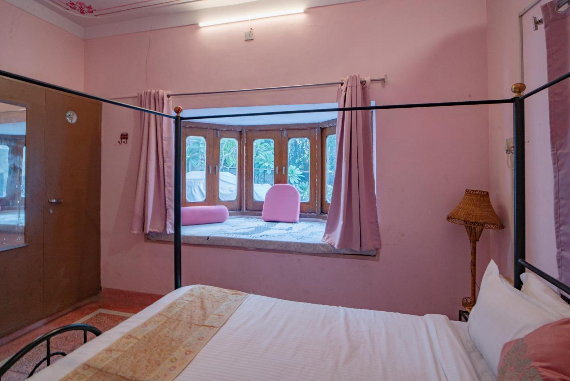 Hotel Ambavgarh Palace Udaipur Exteriör bild