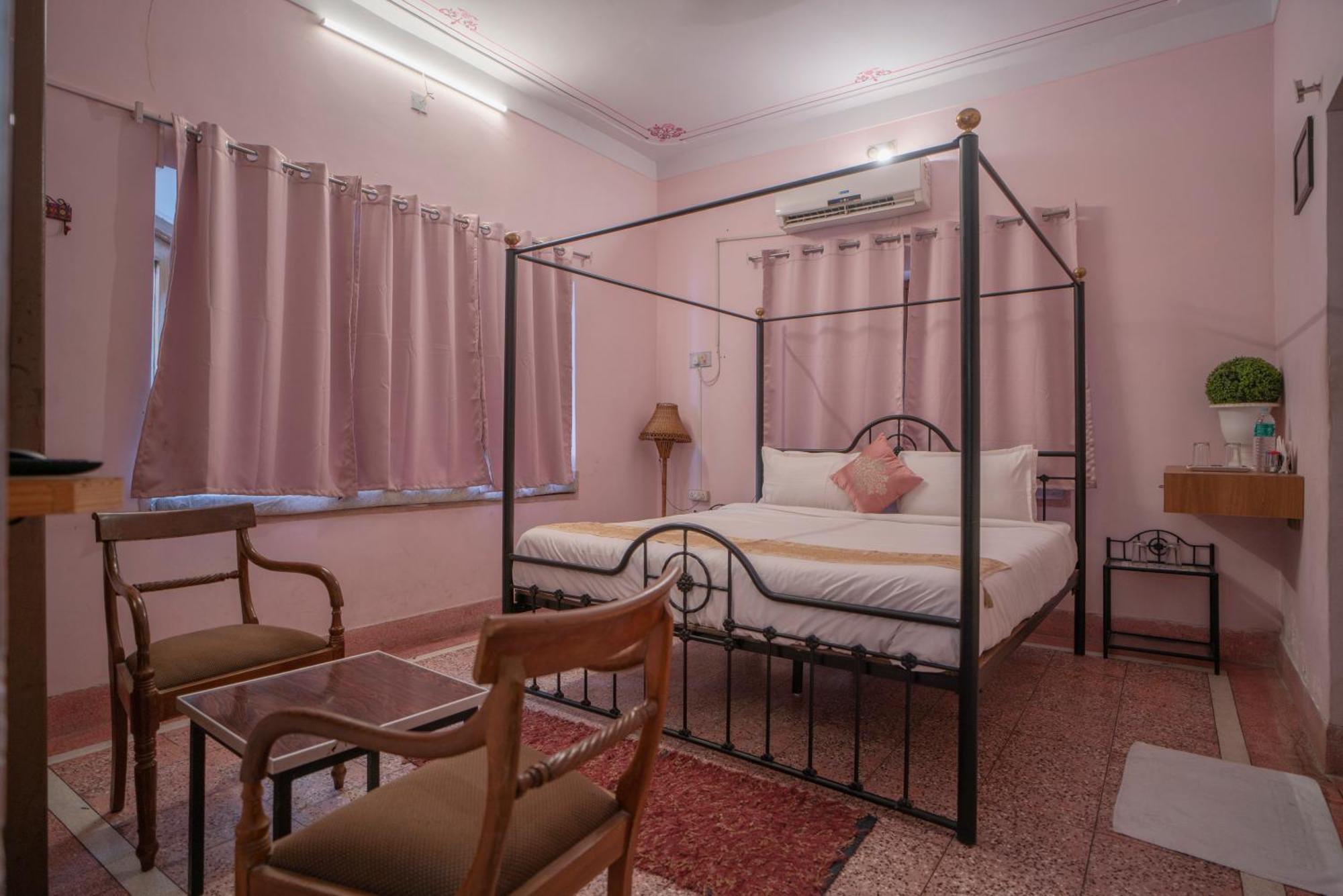 Hotel Ambavgarh Palace Udaipur Exteriör bild