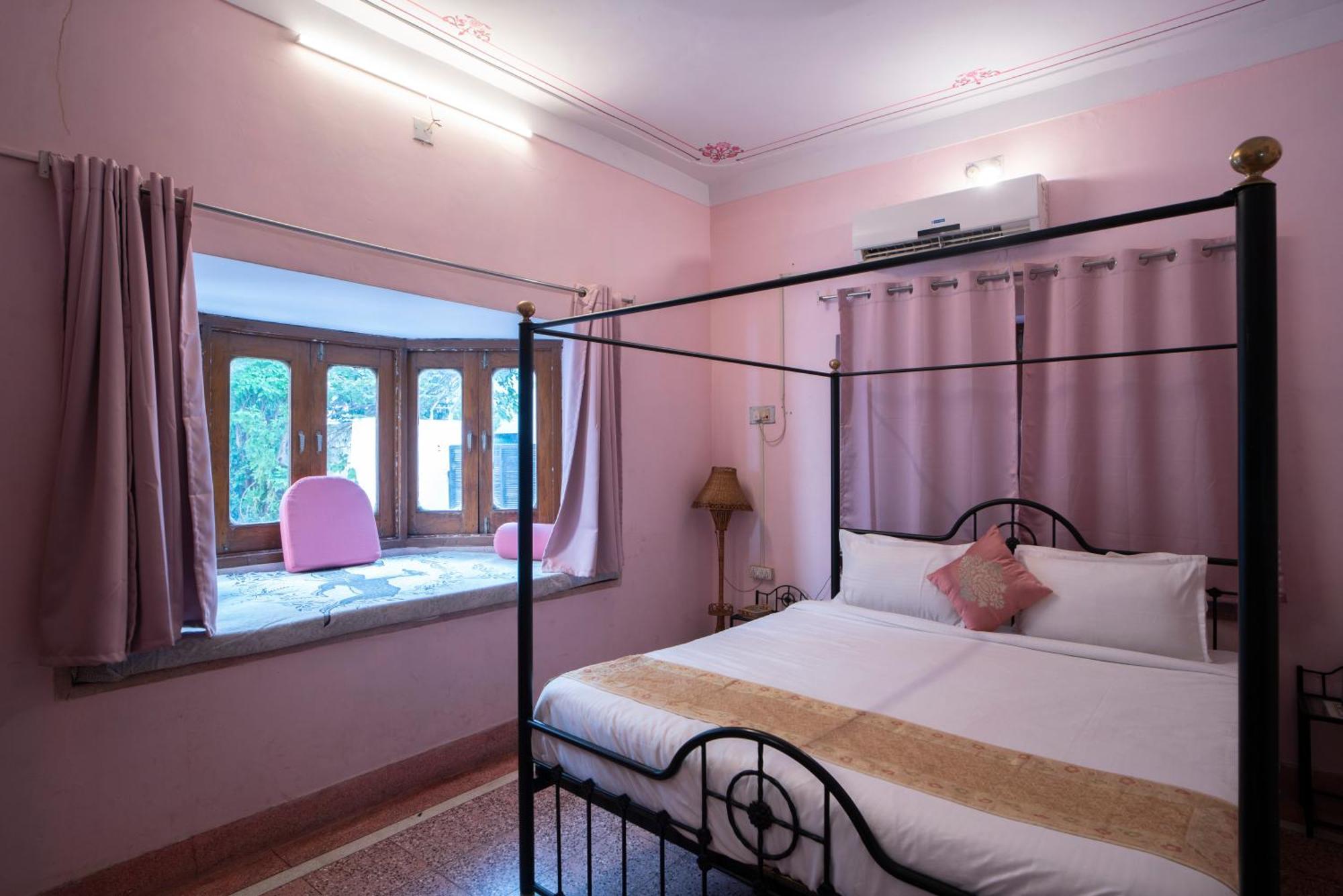 Hotel Ambavgarh Palace Udaipur Exteriör bild