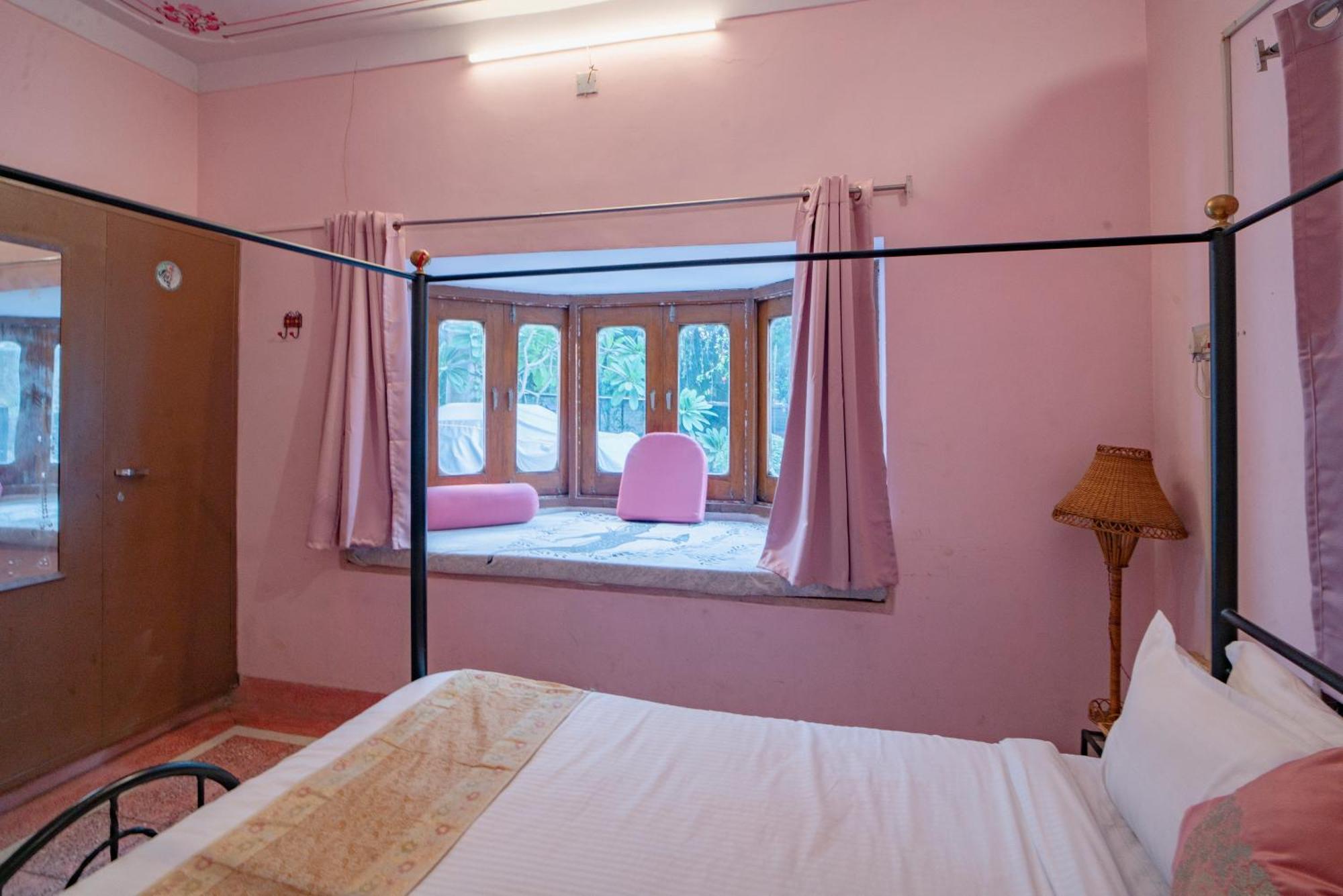 Hotel Ambavgarh Palace Udaipur Exteriör bild