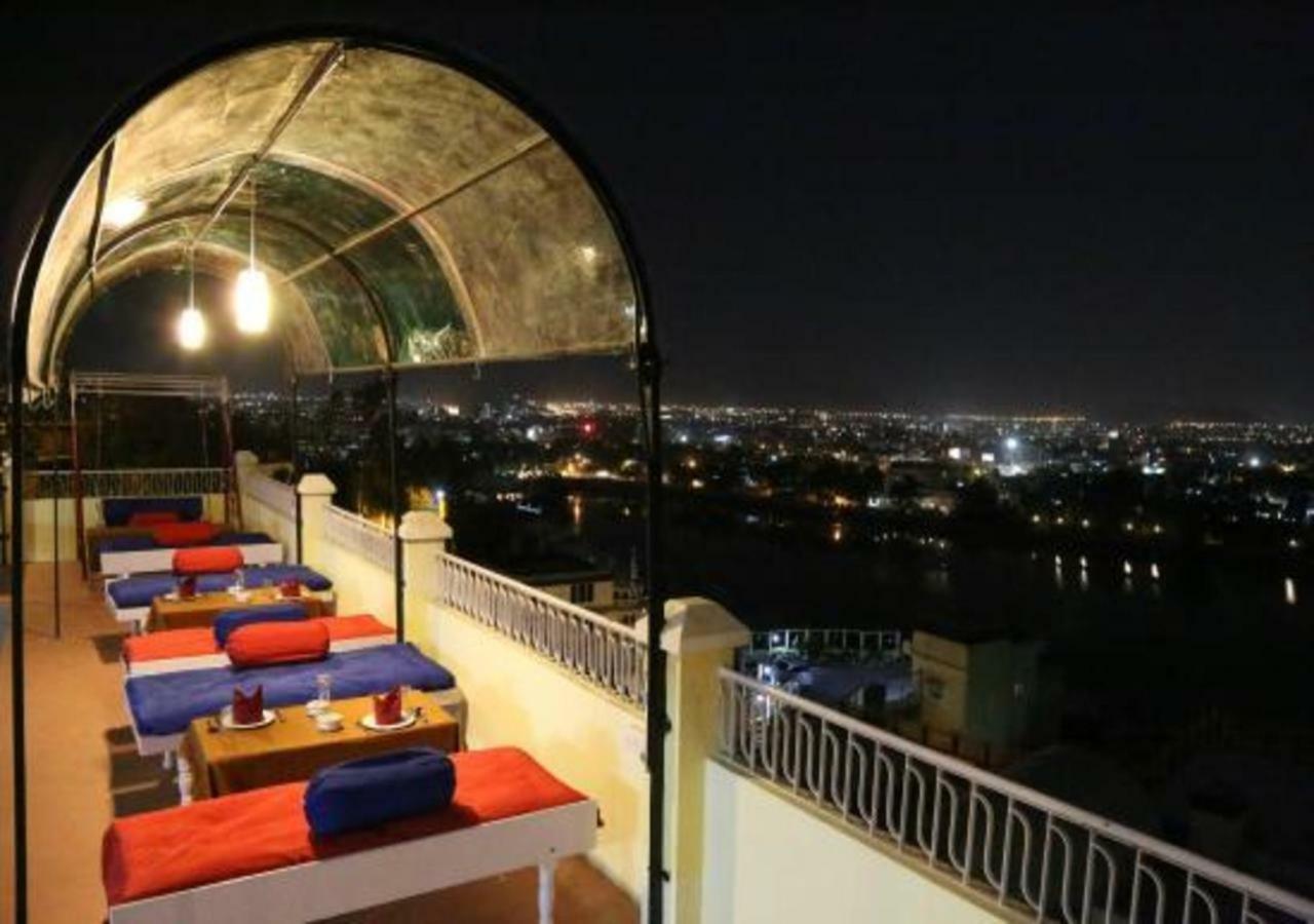 Hotel Ambavgarh Palace Udaipur Exteriör bild