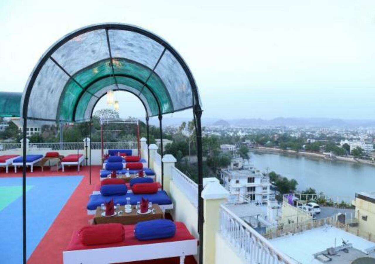 Hotel Ambavgarh Palace Udaipur Exteriör bild