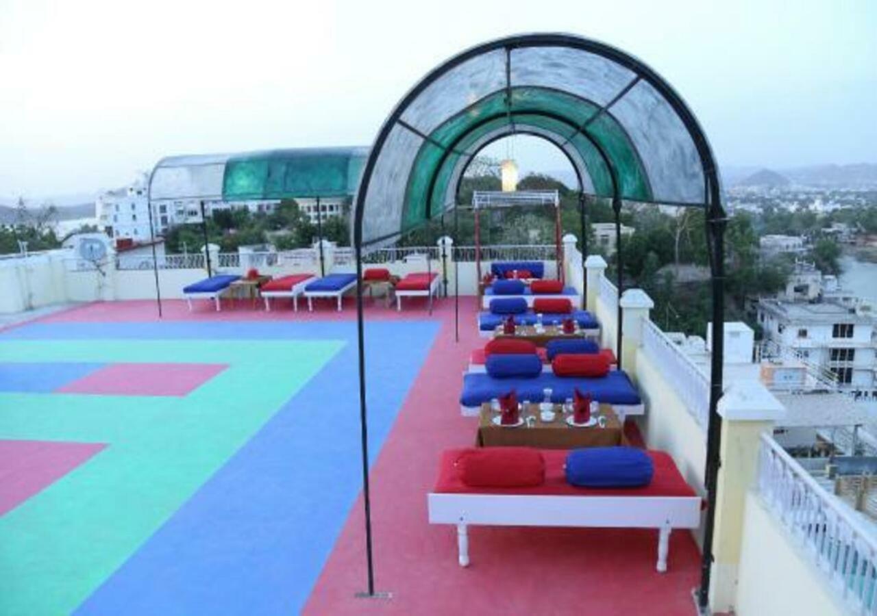 Hotel Ambavgarh Palace Udaipur Exteriör bild