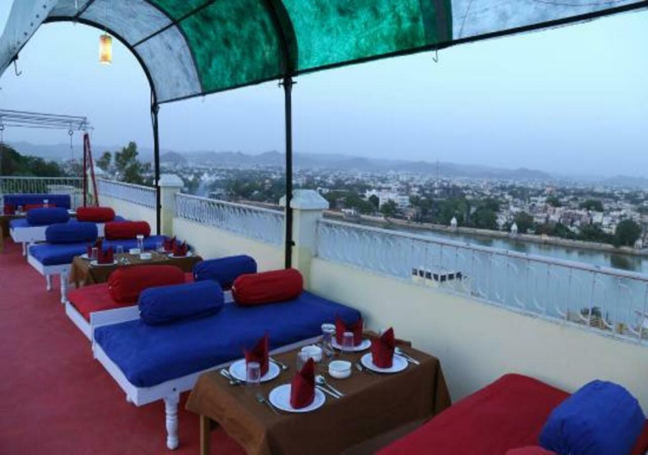 Hotel Ambavgarh Palace Udaipur Exteriör bild
